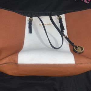 Micheal kors large handbag good condition